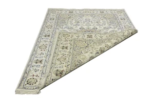 Cream Traditional Floral 6X9 Indo-Nain Oriental Rug