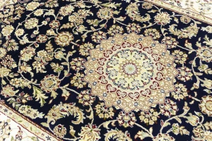 Dark Navy Floral 5X7 Indo-Nain Oriental Rug