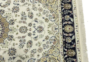 Cream Floral 4X6 Indo-Nain Oriental Rug