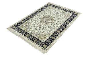 Cream Floral 4X6 Indo-Nain Oriental Rug