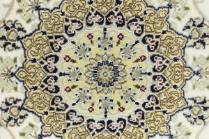Cream Floral 4X6 Indo-Nain Oriental Rug