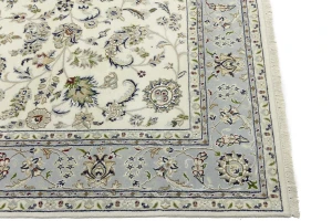 Cream Floral 6'5X10 Indo-Nain Oriental Rug