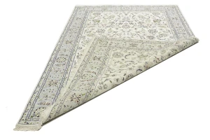 Cream Floral 6'5X10 Indo-Nain Oriental Rug