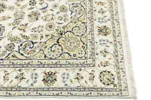 Cream Floral 6'7X10 Indo-Nain Oriental Rug