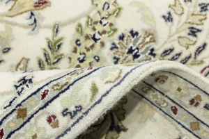 Cream Floral 6'7X10 Indo-Nain Oriental Rug