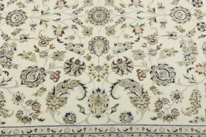 Cream Floral 6'7X10 Indo-Nain Oriental Rug
