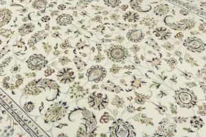 Cream Floral 6'7X10 Indo-Nain Oriental Rug