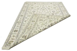 Cream Floral 6'7X10 Indo-Nain Oriental Rug