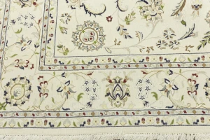 Cream Floral 6'7X10 Indo-Nain Oriental Rug
