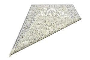 Cream Floral 6X9 Indo-Nain Oriental Rug