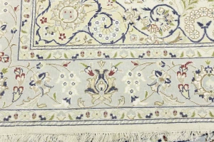 Cream Floral 6X9 Indo-Nain Oriental Rug