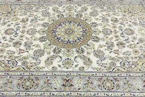 Cream Floral 6X9 Indo-Nain Oriental Rug