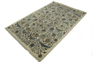 Cream Classic Floral 7X10 Traditional Indo-Kashan Oriental Rug