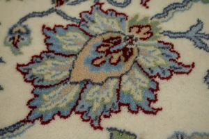 Cream Classic Floral 7X10 Traditional Indo-Kashan Oriental Rug