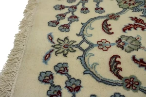 Cream Classic Floral 7X10 Traditional Indo-Kashan Oriental Rug