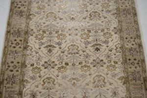 Cream Floral 2'5X4'8 Indo Tabriz Oriental Rug