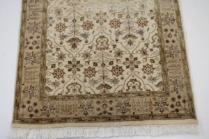 Cream Floral 2'5X4'8 Indo Tabriz Oriental Rug