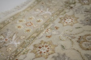 Cream Floral 2'5X4'8 Indo Tabriz Oriental Rug