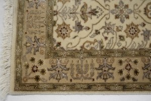 Cream Floral 2'5X4'8 Indo Tabriz Oriental Rug