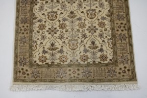Cream Floral 2'5X4'8 Indo Tabriz Oriental Rug