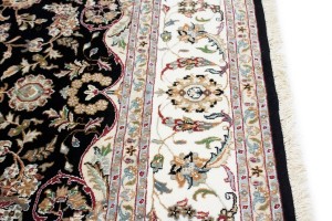 Black Classic Floral 8X8 Indo-Nain Oriental Square Rug
