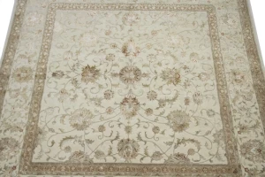 Beige Floral 6X7 Indo-Tabriz Oriental Rug