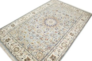 Light Blue Floral 5X8 Indo-Nain Oriental Rug
