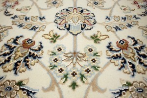 Cream Classic Floral 6X6 Indo-Nain Oriental Square Rug