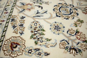 Cream Classic Floral 6X6 Indo-Nain Oriental Square Rug