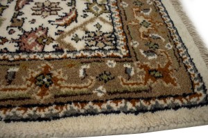 Cream Floral Tribal 2'5X4'7 Indo-Bidjar Oriental Rug