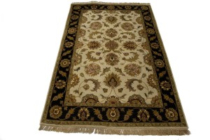 Cream & Black Floral 4X6 Indo-Kashan Oriental Rug