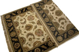 Cream & Black Floral 4X6 Indo-Kashan Oriental Rug