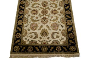 Cream & Black Floral 4X6 Indo-Kashan Oriental Rug