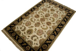 Cream & Black Floral 4X6 Indo-Kashan Oriental Rug