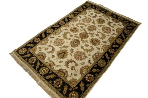 Cream & Black Floral 4X6 Indo-Kashan Oriental Rug