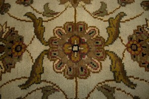 Cream & Black Floral 4X6 Indo-Kashan Oriental Rug