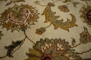 Cream & Black Floral 4X6 Indo-Kashan Oriental Rug