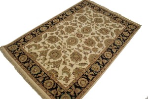 Cream Floral 4X6 Indo-Kashan Oriental Rug