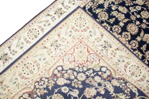 Dark Navy Classic Floral 5'5X8 Indo-Nain Oriental Rug