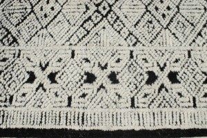 Ivory & Black Geometric 6X9 Modern Oriental Rug