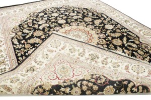Black Floral 8X10 Indo-Nain Oriental Rug