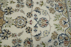Cream Floral 5X7 Indo-Nain Oriental Rug