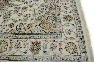 Cream Floral 5X7 Indo-Nain Oriental Rug