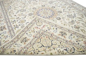 Cream Floral 9X12 Indo-Nain Oriental Rug