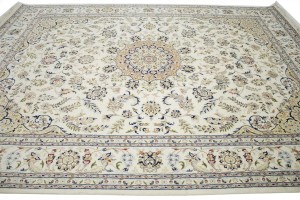 Cream Floral 9X12 Indo-Nain Oriental Rug