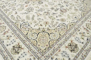 Cream Floral 8X10 Indo-Nain Oriental Rug