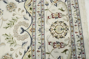 Cream Floral 8X10 Indo-Nain Oriental Rug