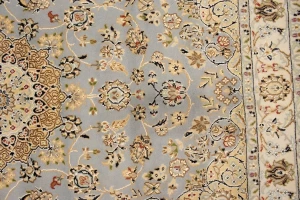 Light Blue-gray Floral 4X6 Indo-Nain Oriental Rug
