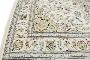 Cream Floral 8X10 Indo-Nain Oriental Rug
