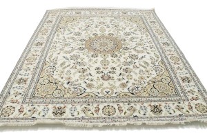 Cream Floral 8X10 Indo-Nain Oriental Rug